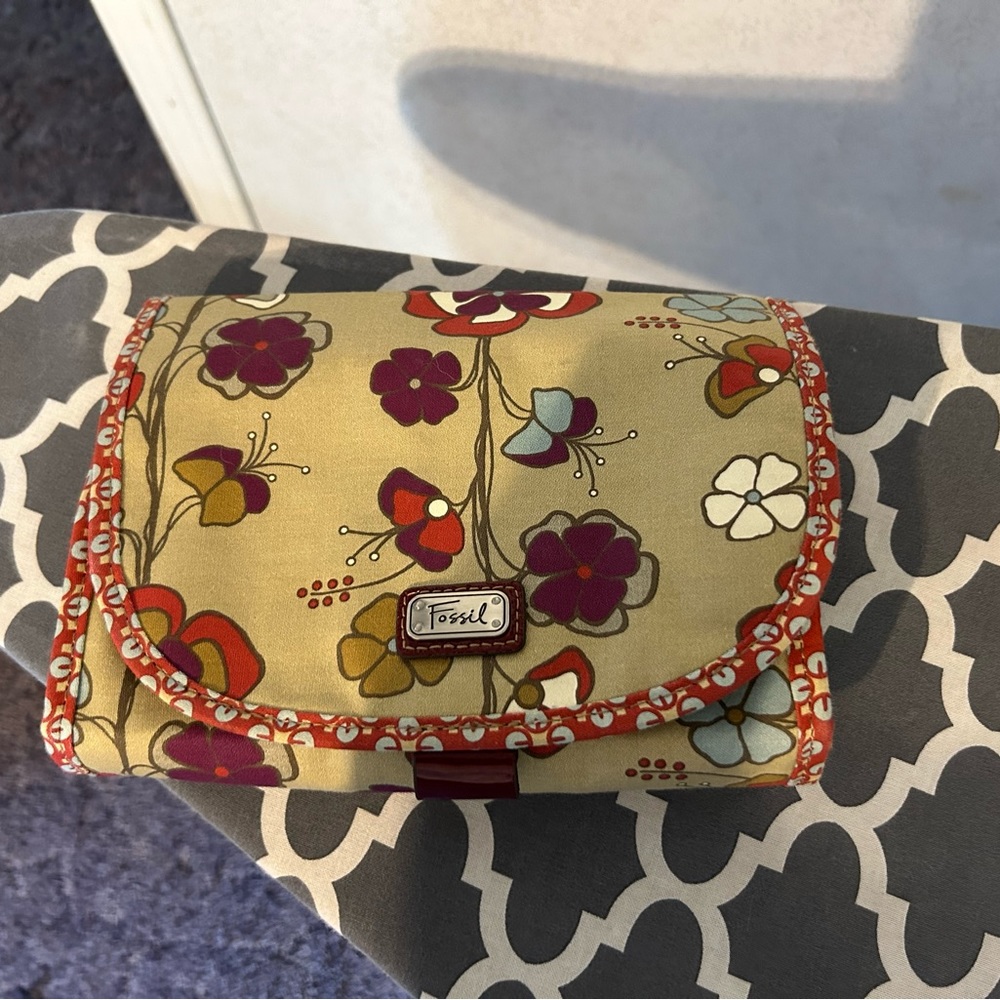 Fossil travel bag